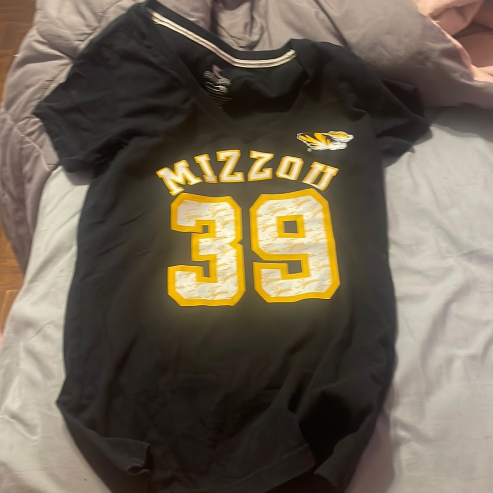 Mizzou shirt size medium! 100% cotton if anyone is wondering